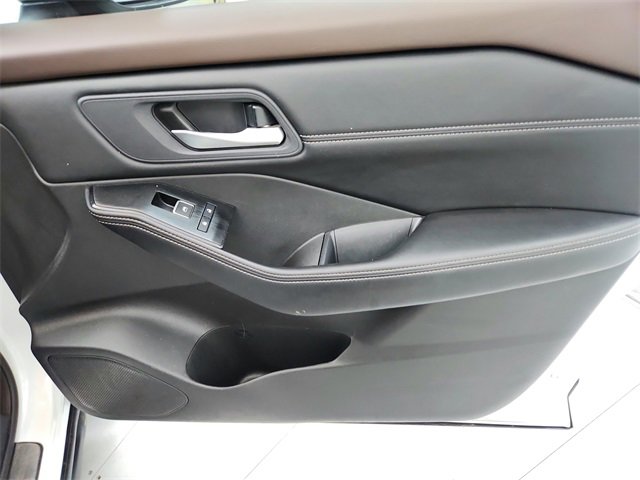 Used 2023 Nissan Rogue SL w/ SL Premium Package image 39