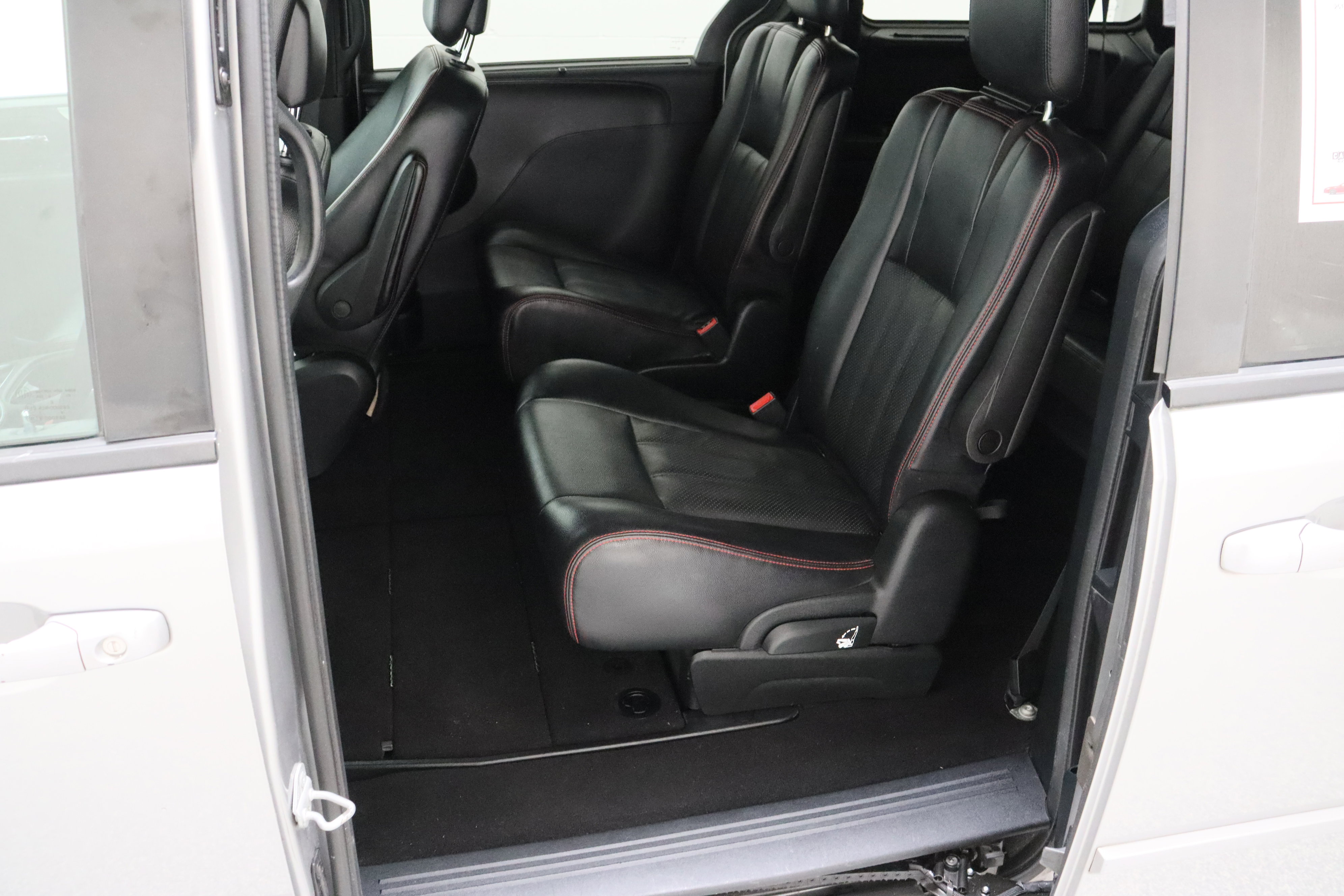 Used 2017 Dodge Grand Caravan GT FWD image 28