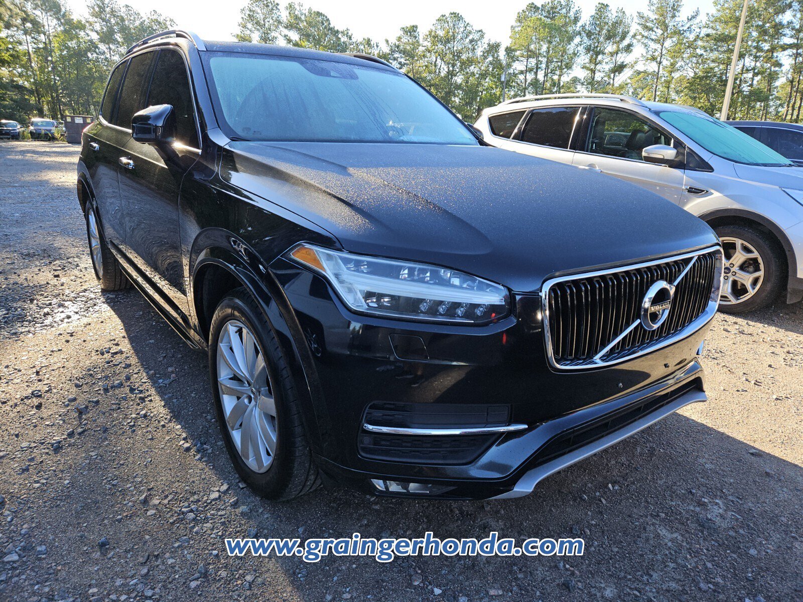 Used 2016 Volvo XC90 T6 Momentum w/ Momentum Plus Package AWD/4WD image 3
