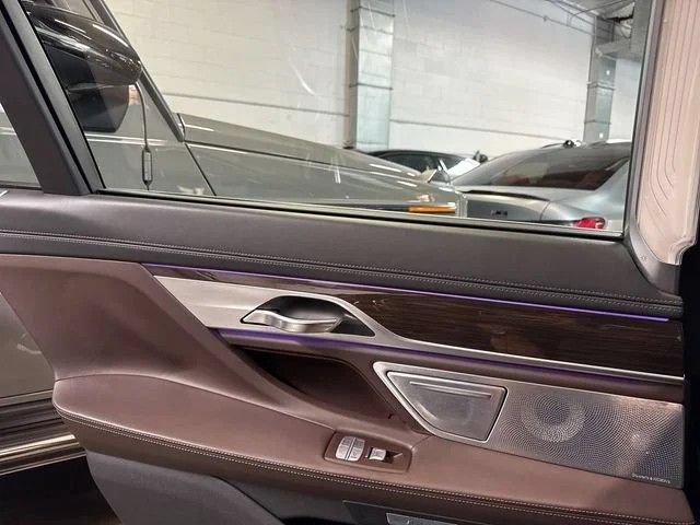 Used 2018 BMW 750i RWD image 27