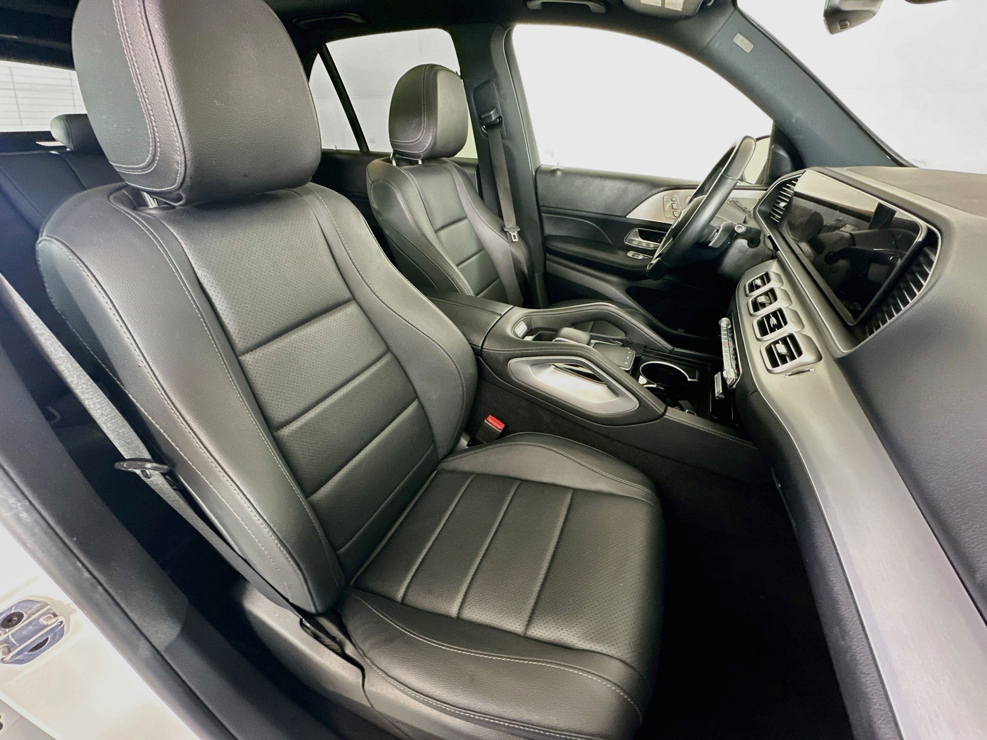 Used 2025 Mercedes-Benz GLE 350 4MATIC w/ Driver Assistance Package image 32