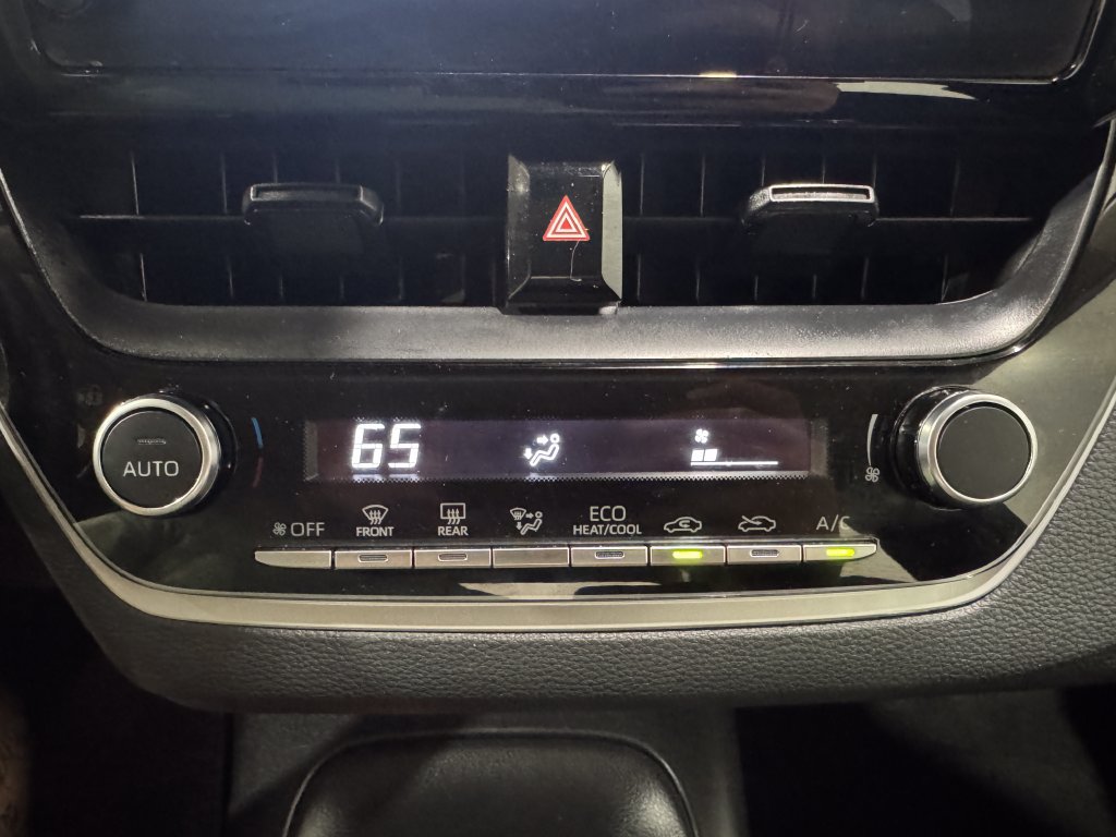 Used 2025 Toyota Corolla LE FWD image 31
