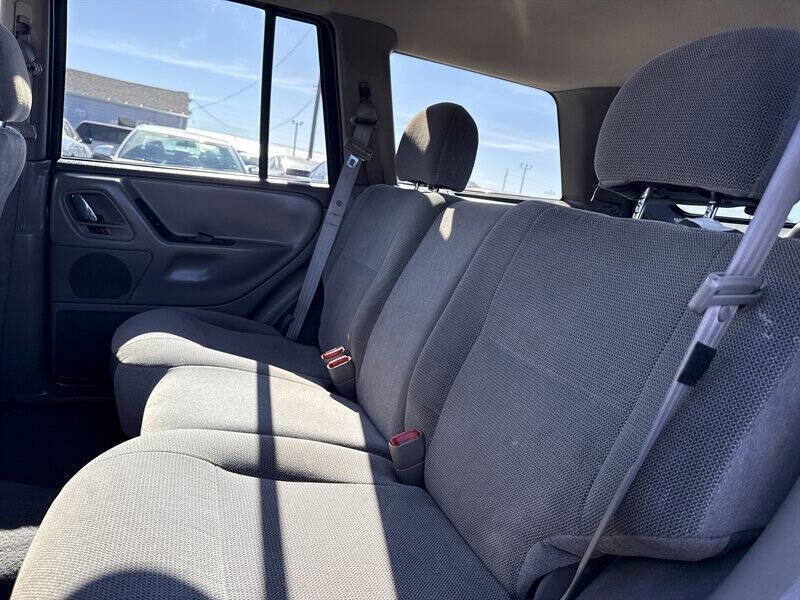 Used 2000 Jeep Grand Cherokee Laredo AWD/4WD image 16