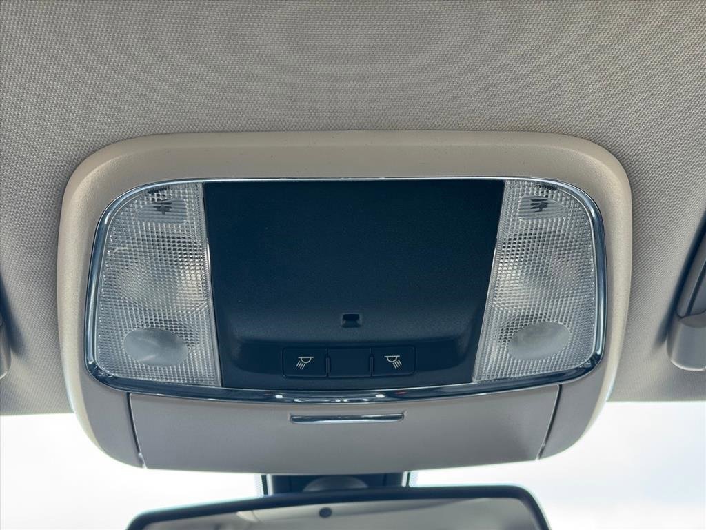 Used 2019 Chrysler 300 Touring w/ Sport Appearance Package image 20