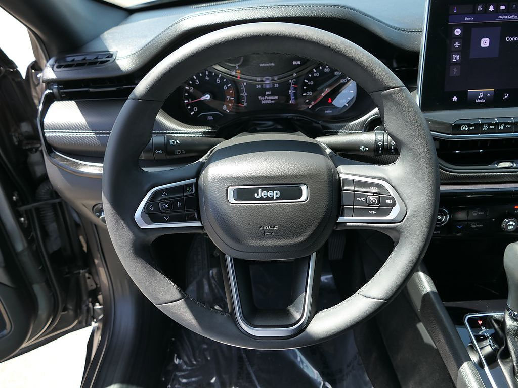 Used 2022 Jeep Compass Latitude FWD image 17