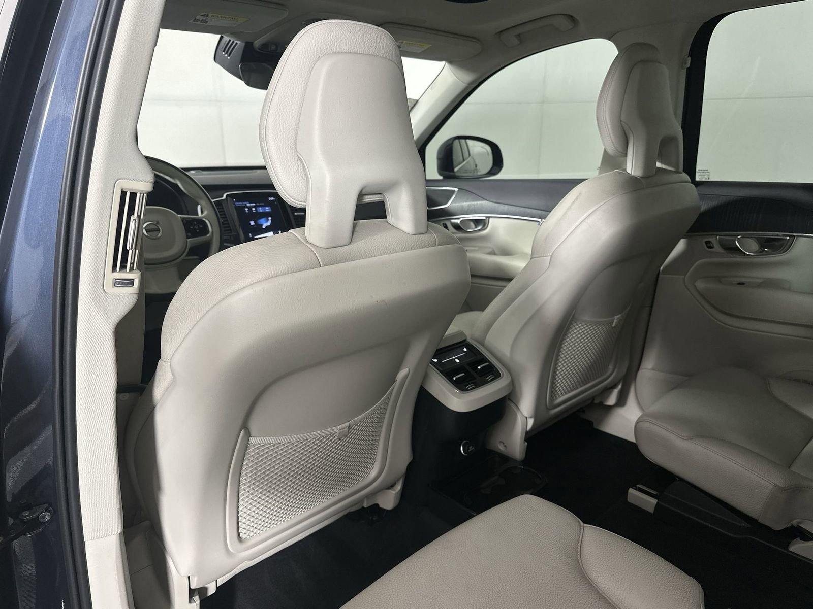 Used 2020 Volvo XC90 T6 Momentum AWD/4WD image 24