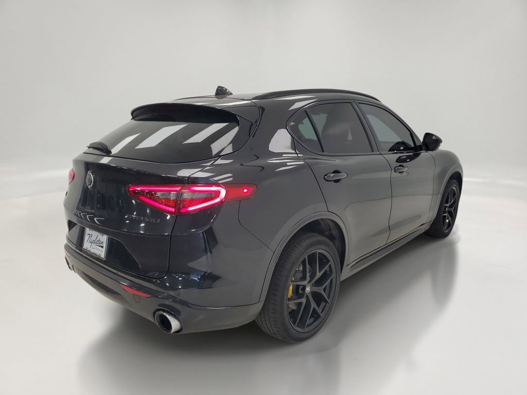 Used 2021 Alfa Romeo Stelvio Ti w/ Nero Edizione AWD/4WD image 6