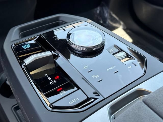 Used 2026 BMW iX xDrive60 w/ M Sport Package AWD/4WD image 29