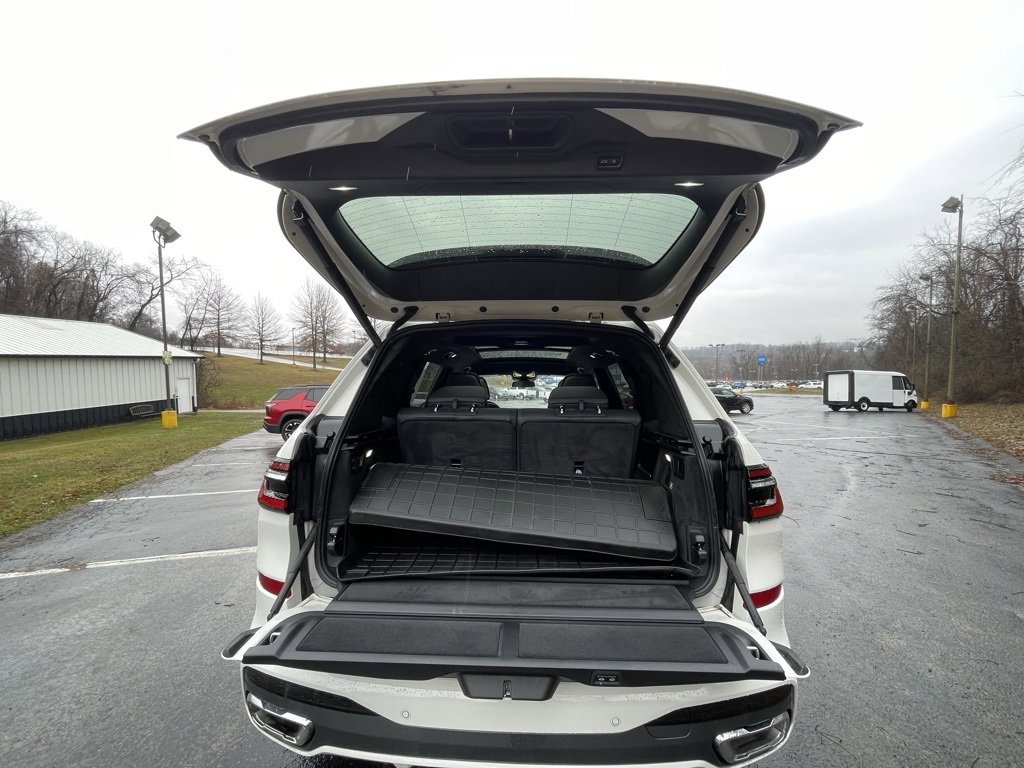 Used 2025 BMW X7 xDrive40i w/ M Sport Package image 25