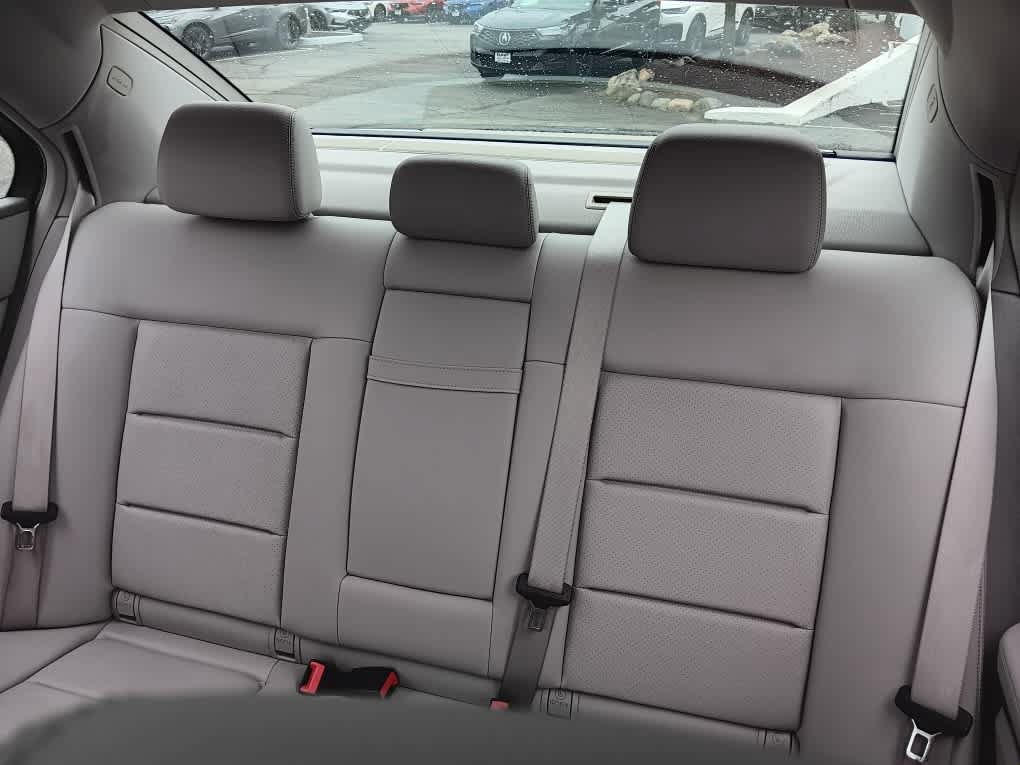 Used 2010 Mercedes-Benz E 350 4MATIC Sedan image 13