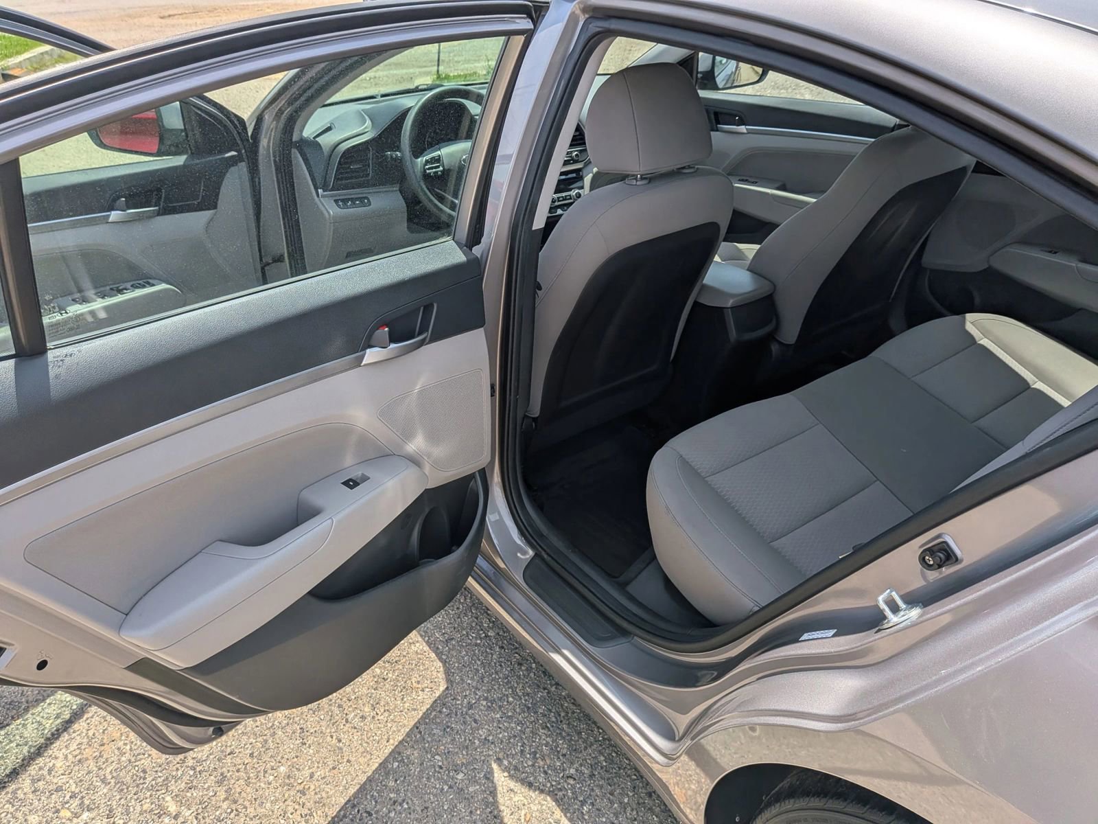 Used 2020 Hyundai Elantra SEL w/ Winter Weather Package FWD image 19