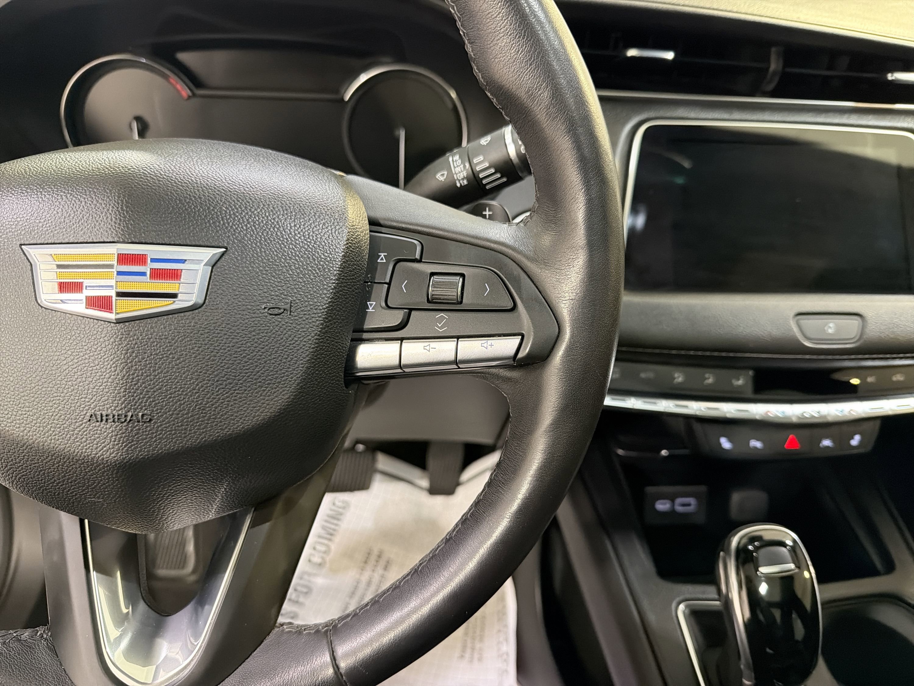 Used 2022 Cadillac XT4 Luxury w/ Cold Weather Package image 15