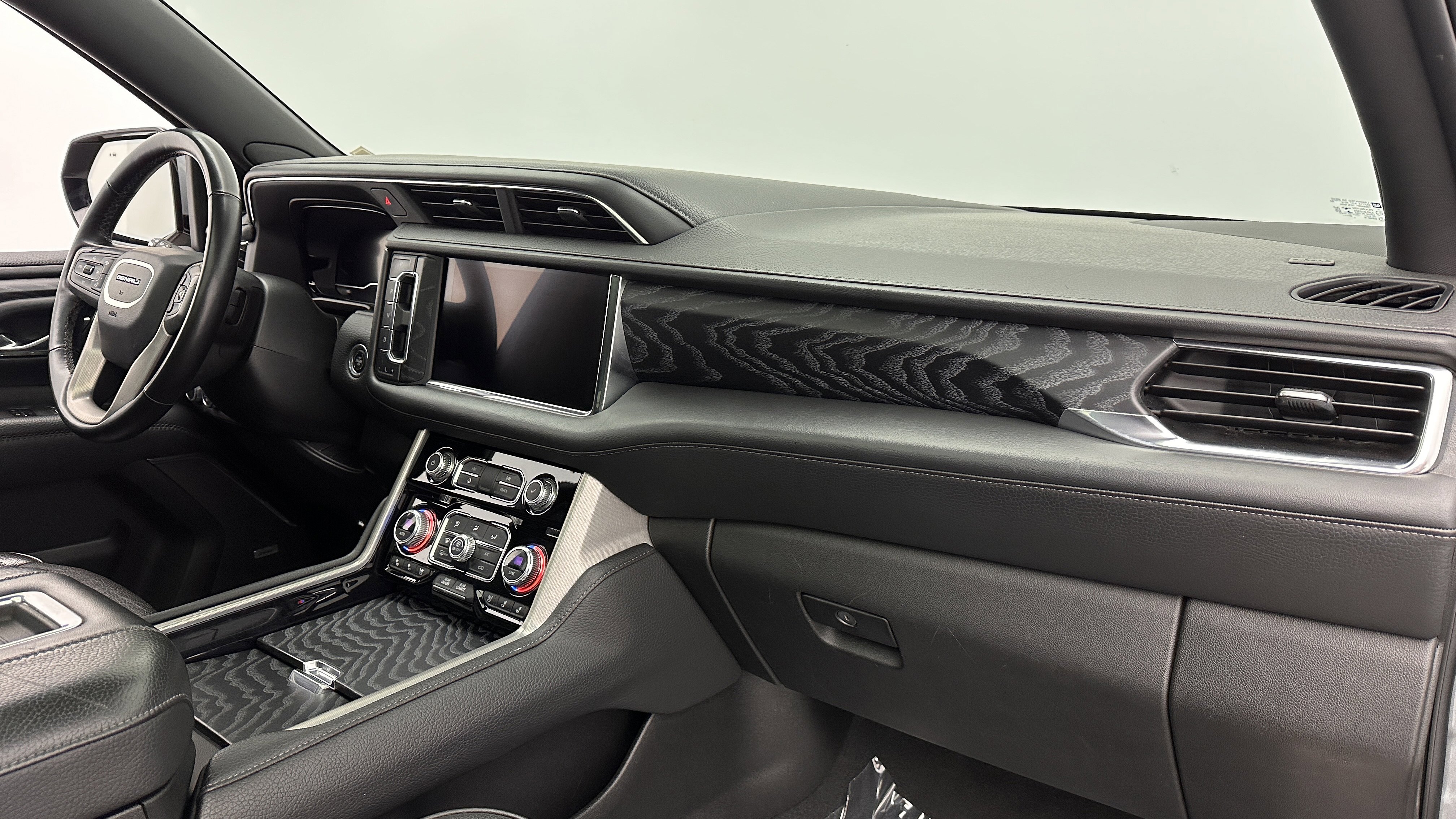 Used 2023 GMC Yukon XL Denali RWD image 37