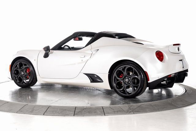 Used 2019 Alfa Romeo 4C Spider RWD image 3