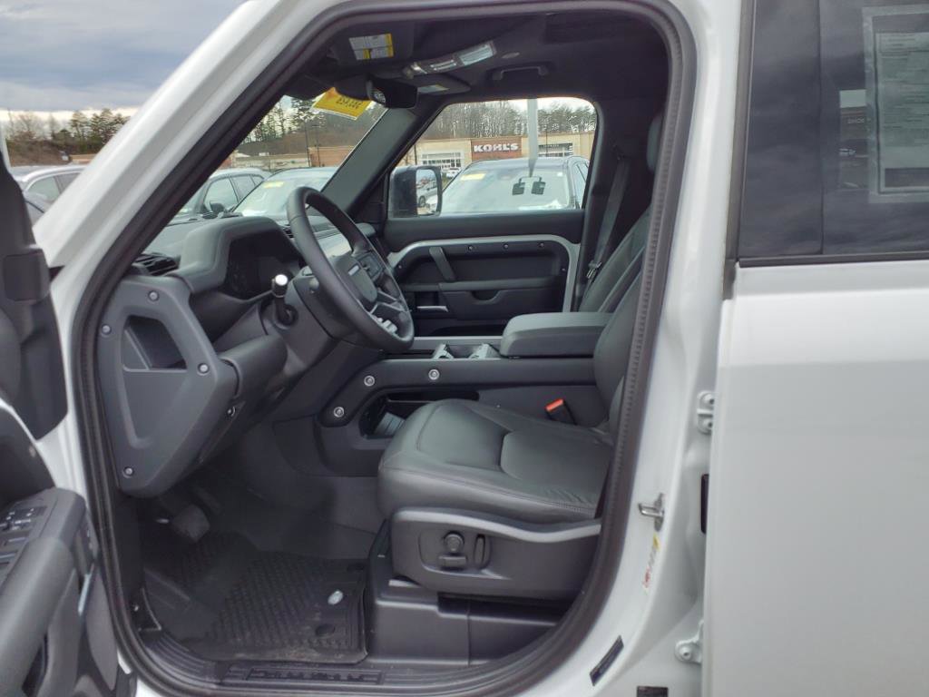 Used 2025 Land Rover Defender 110 S image 9