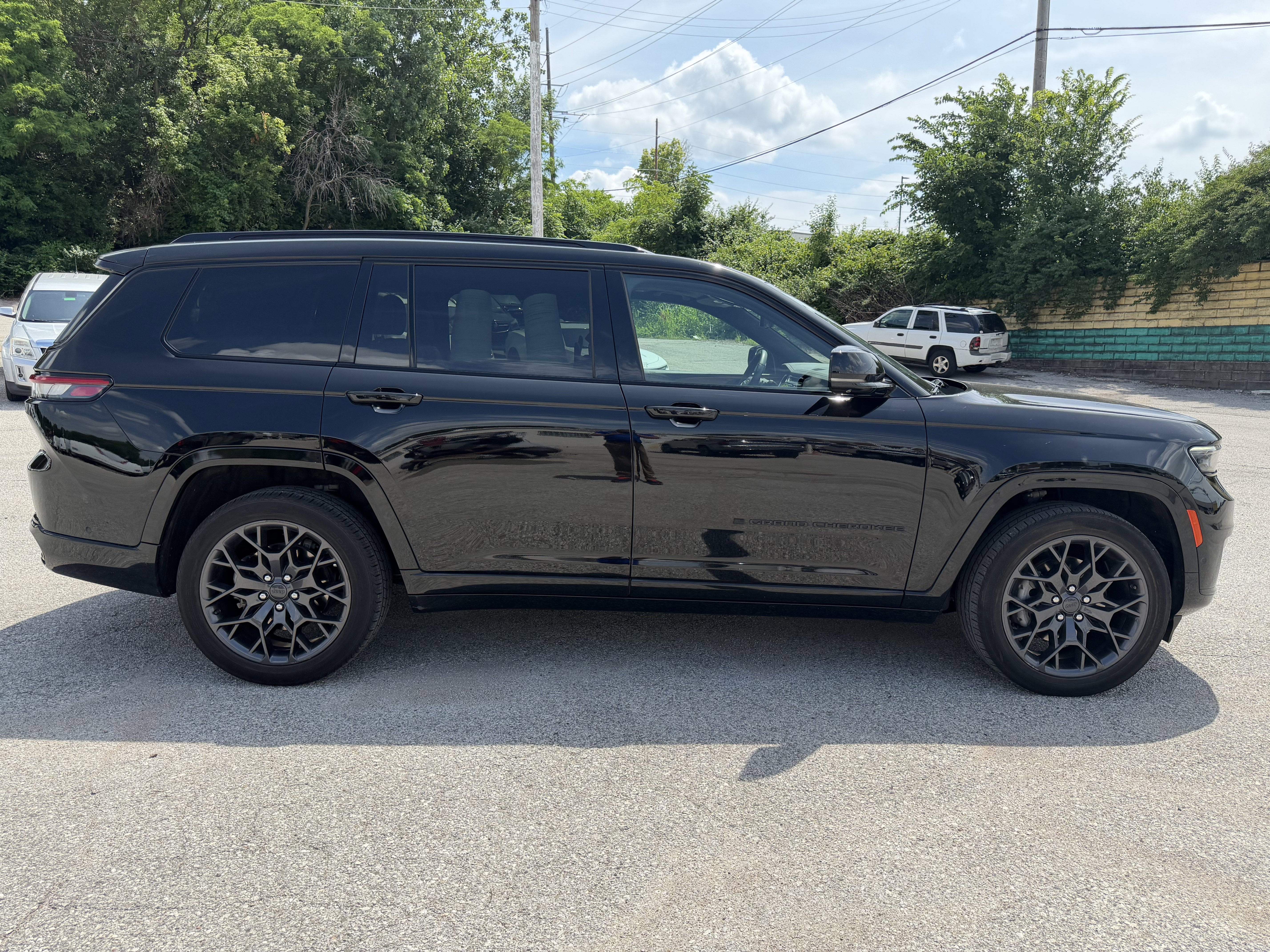 Used 2023 Jeep Grand Cherokee L Summit AWD/4WD image 8