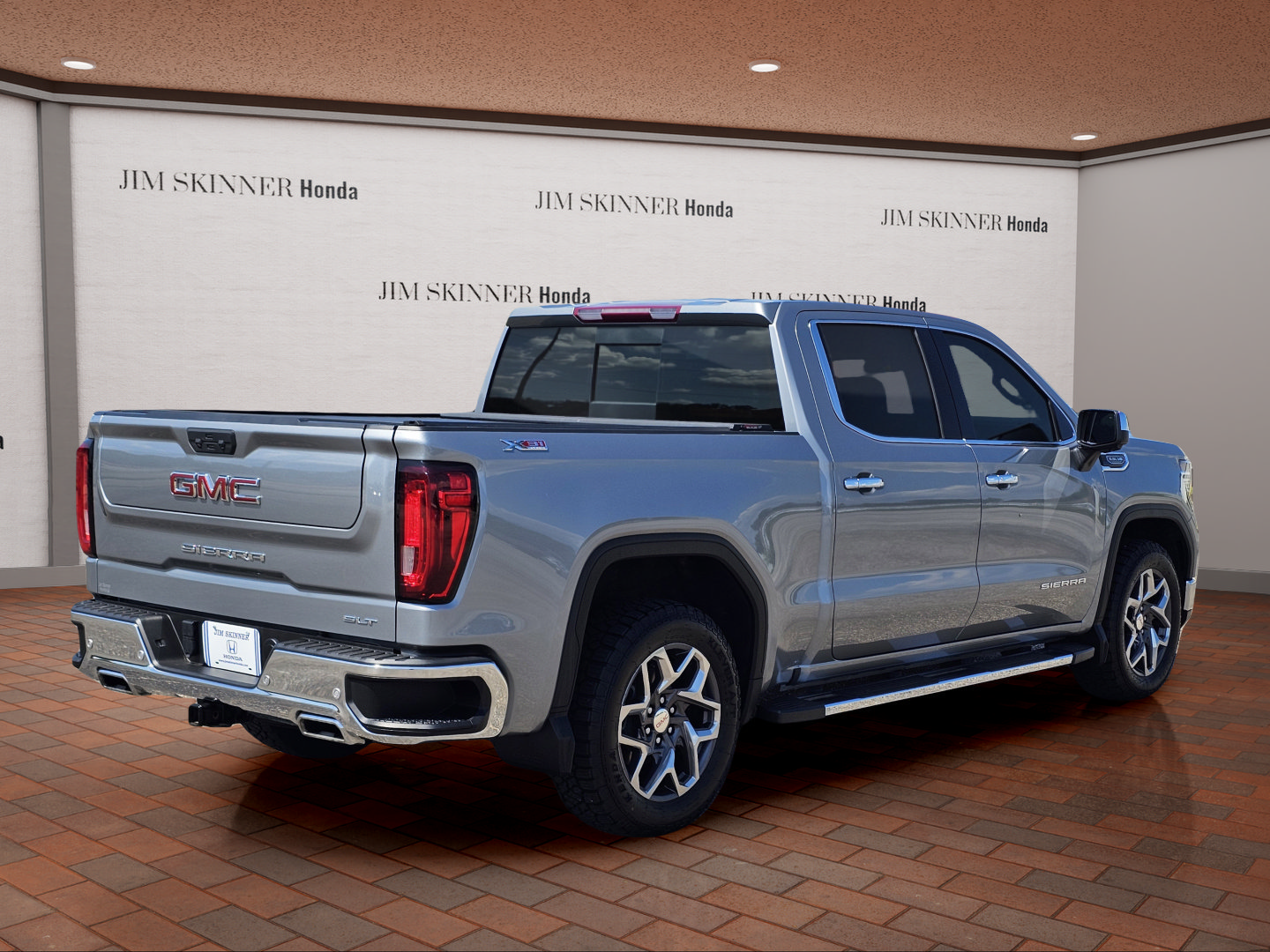 Used 2023 GMC Sierra 1500 SLT w/ SLT Premium Plus Package AWD/4WD image 9