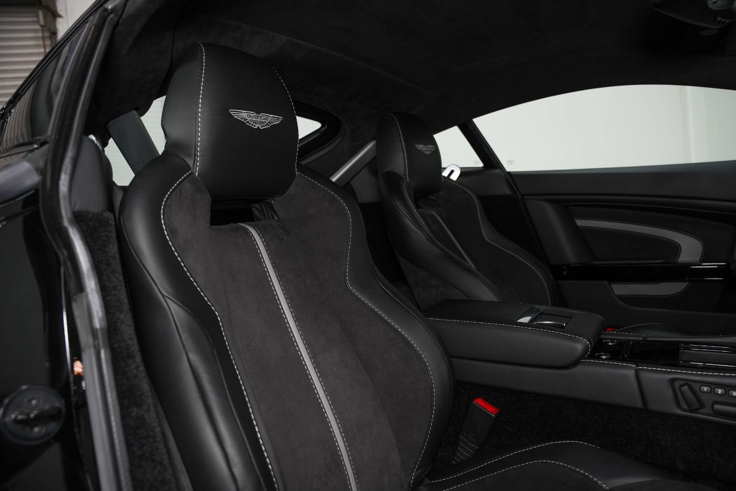 Used 2017 Aston Martin V12 Vantage S RWD image 28