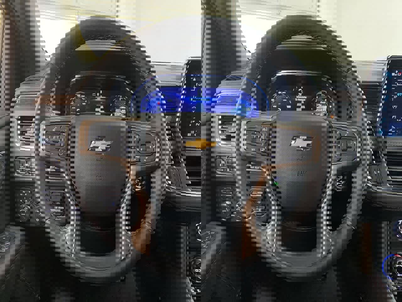 Used 2024 Chevrolet Tahoe High Country w/ Premium Package image 21