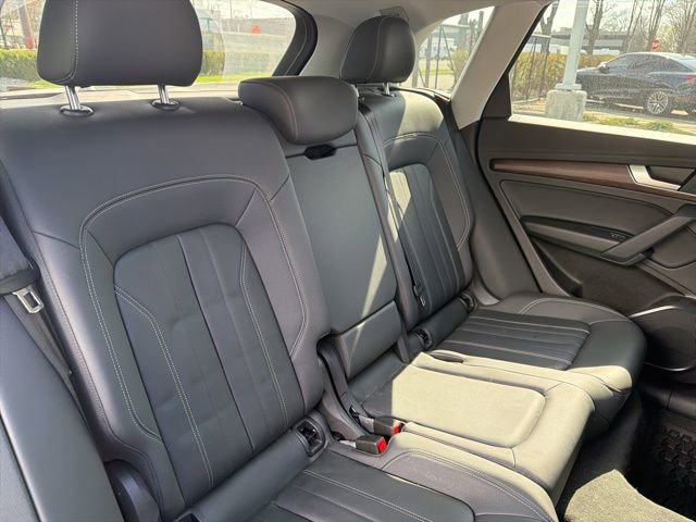 Used 2024 Audi Q5 2.0T Premium w/ Convenience Package image 11