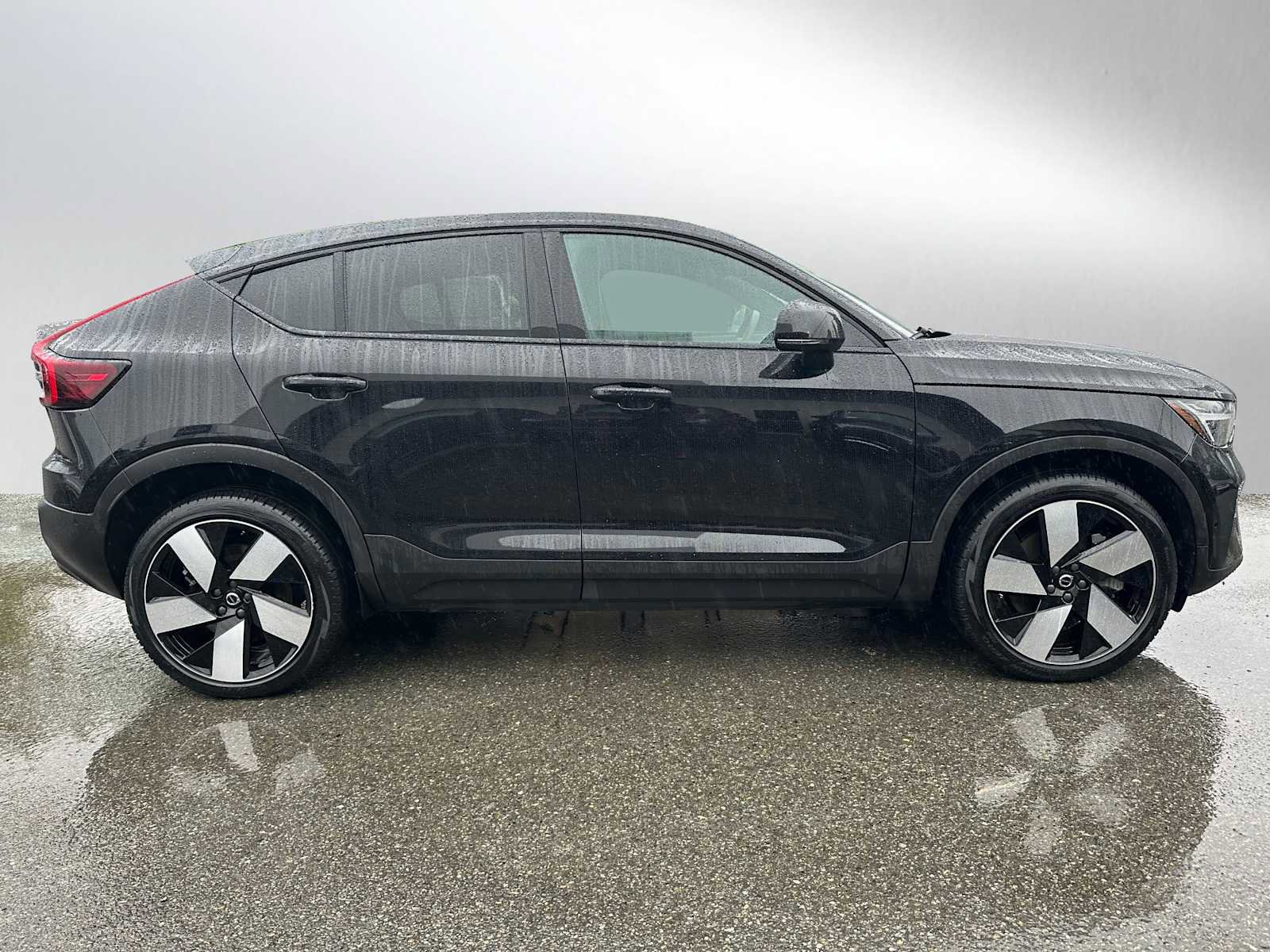 Certified 2023 Volvo C40 P8 Recharge Ultimate AWD/4WD image 3
