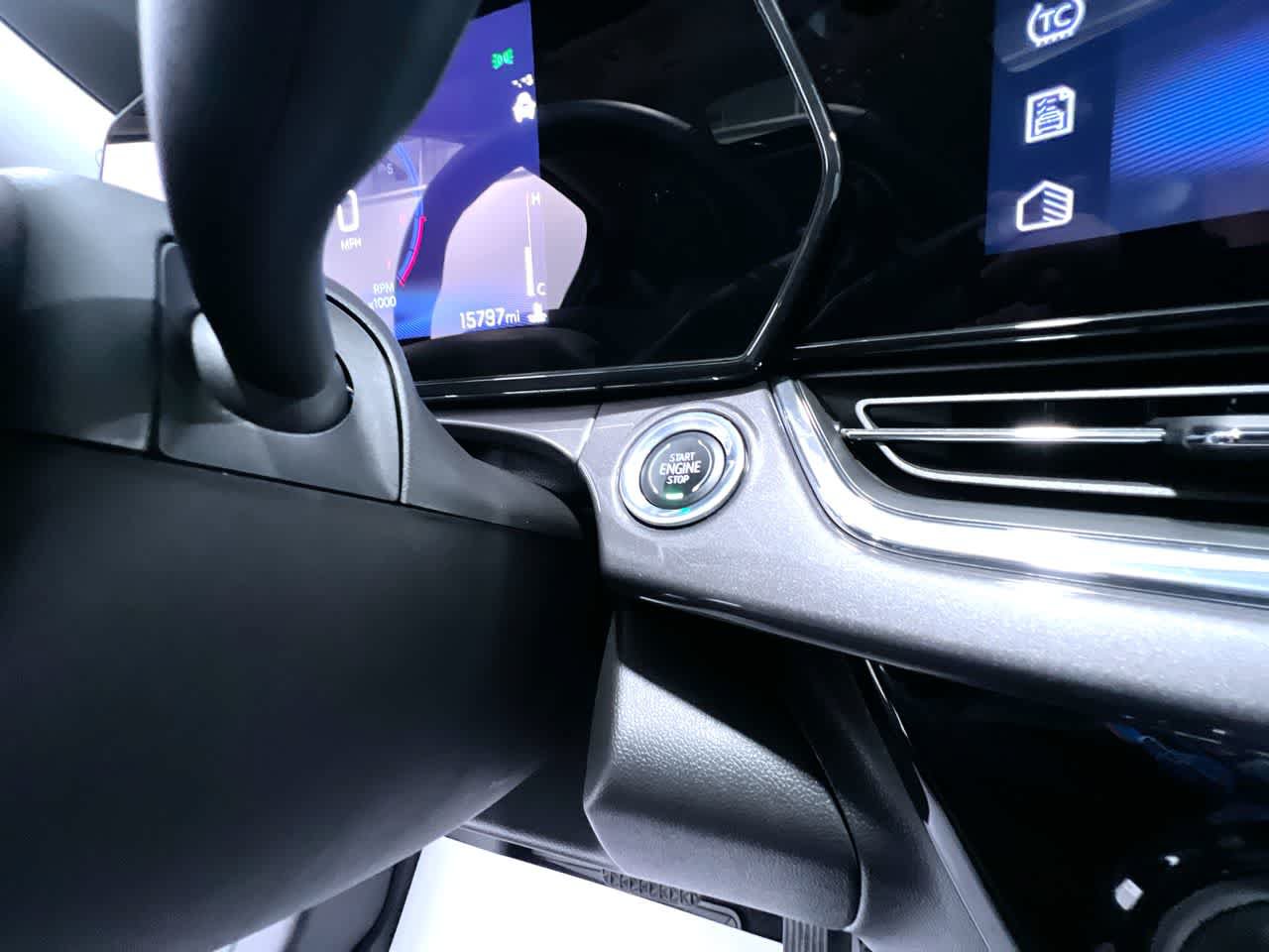 Used 2025 Chevrolet Trax ACTIV w/ Sunroof Package FWD image 17