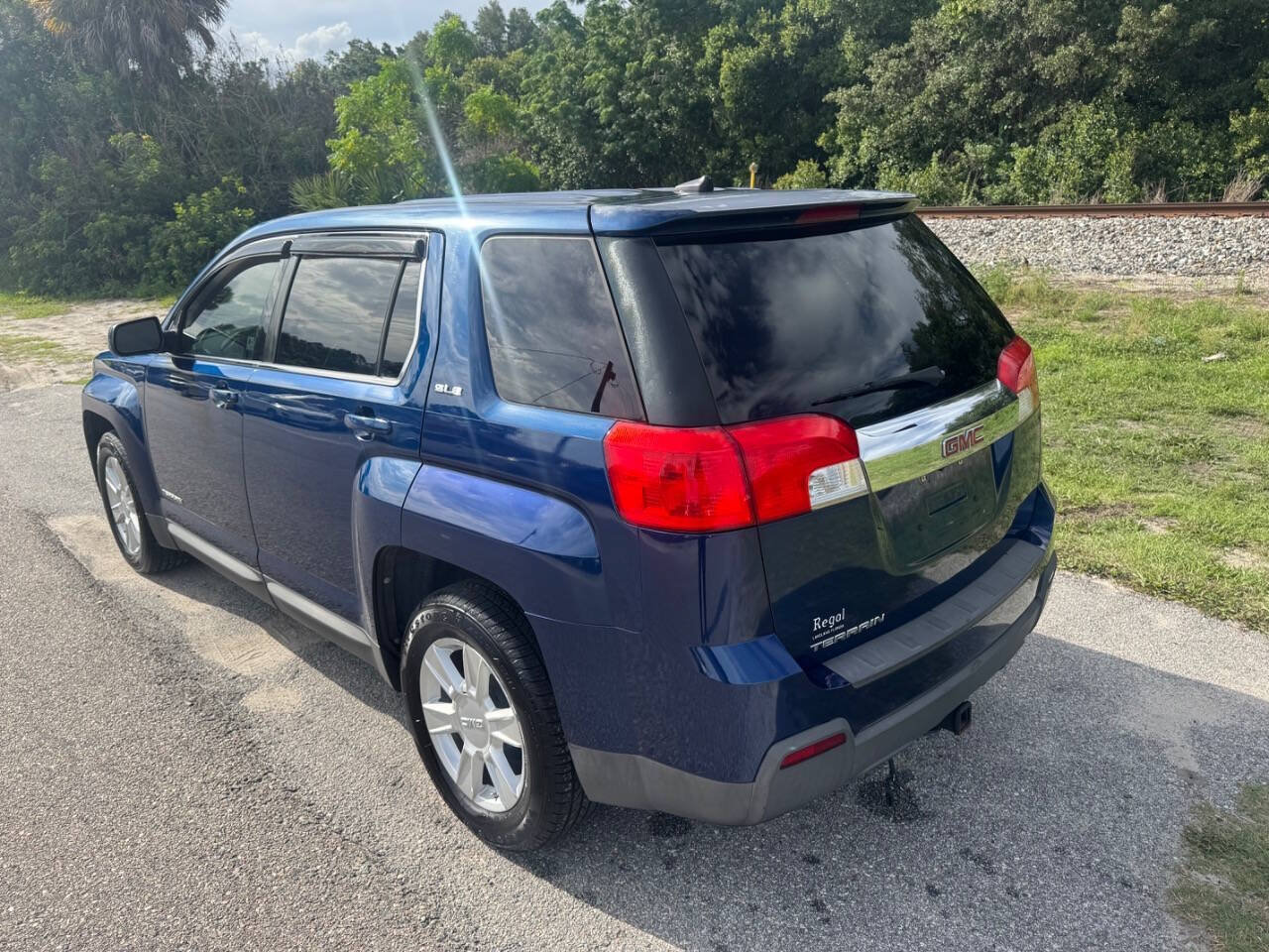 Used 2010 GMC Terrain SLE FWD image 3