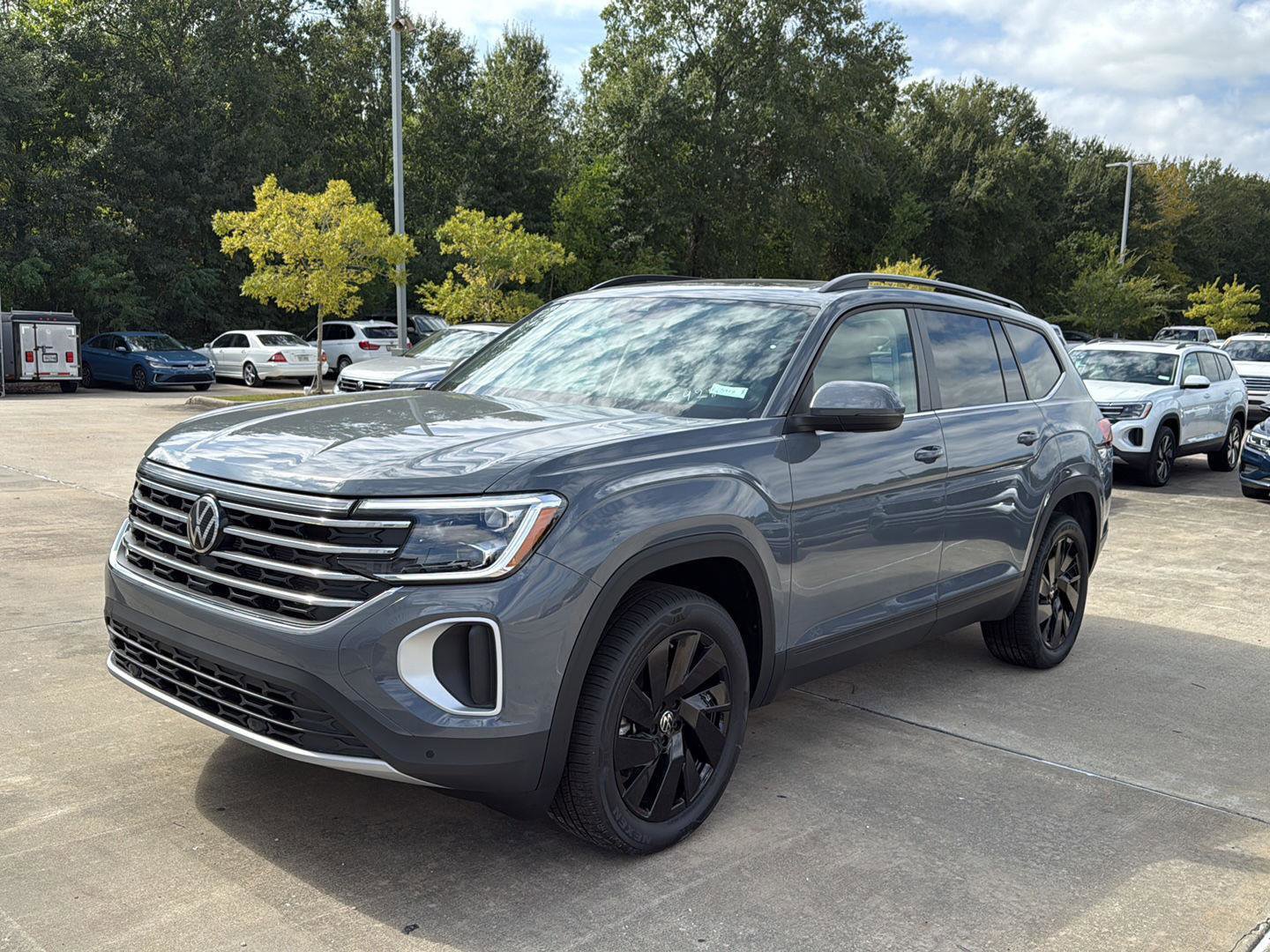 New 2026 Volkswagen Atlas SE image 1