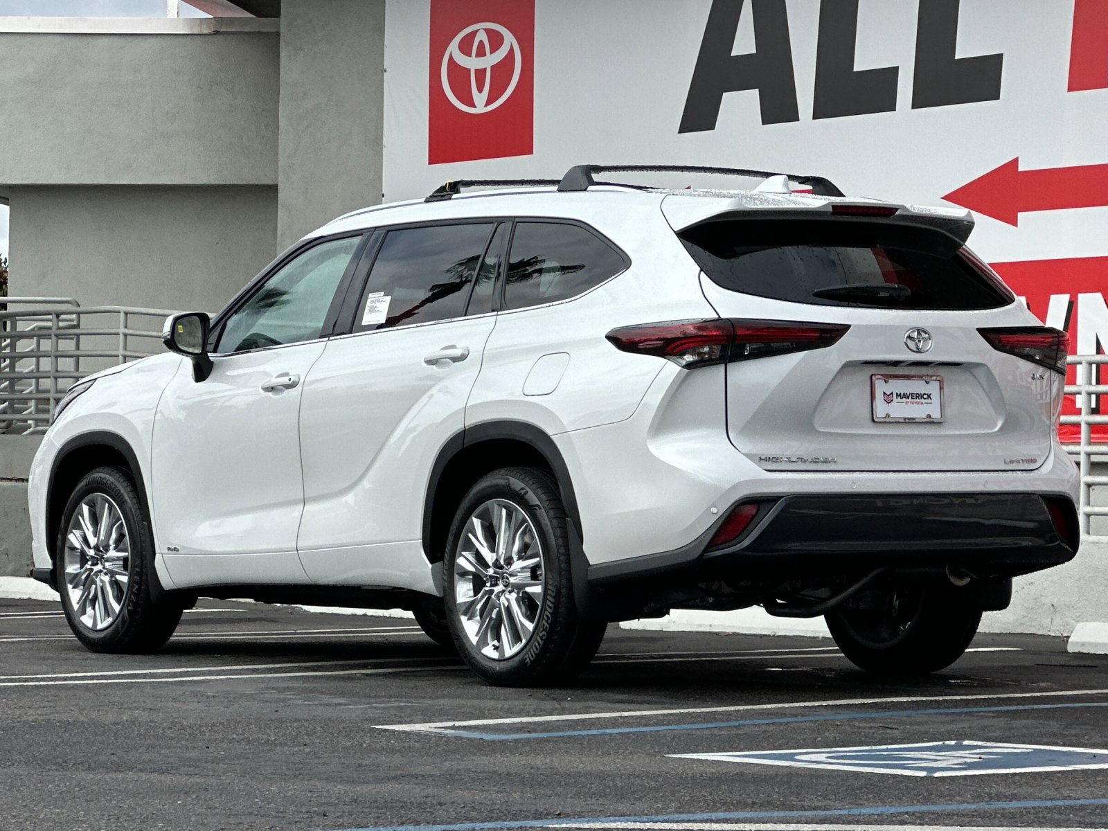 New 2026 Toyota Highlander Limited AWD/4WD image 3