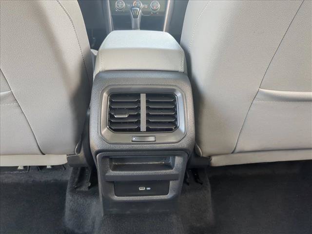 Used 2024 Volkswagen Taos SE AWD/4WD image 16