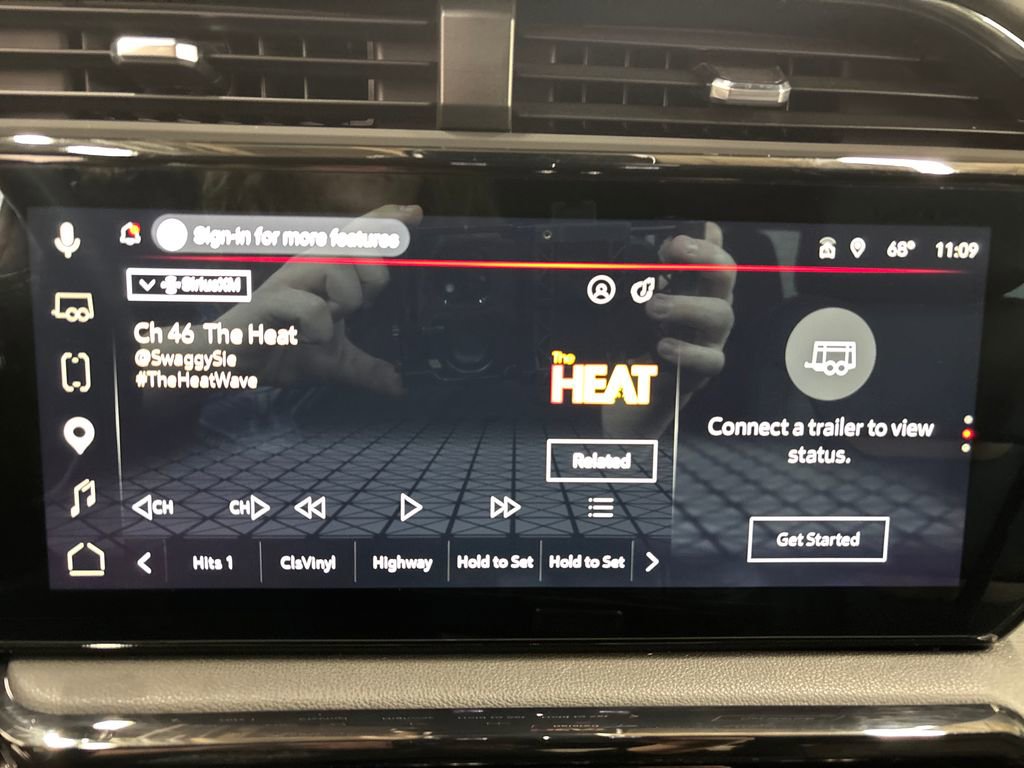 Used 2023 GMC Sierra 1500 AT4 w/ AT4 Premium Package AWD/4WD image 19