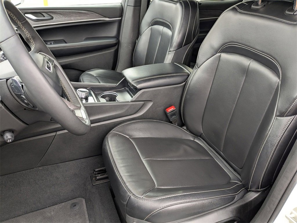 Used 2024 Jeep Grand Cherokee L Limited w/ Luxury Tech Group II image 15