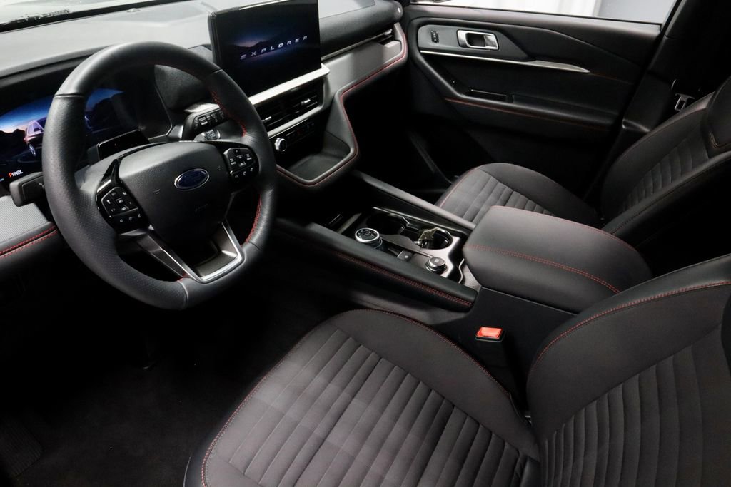 Used 2025 Ford Explorer ST-Line image 23