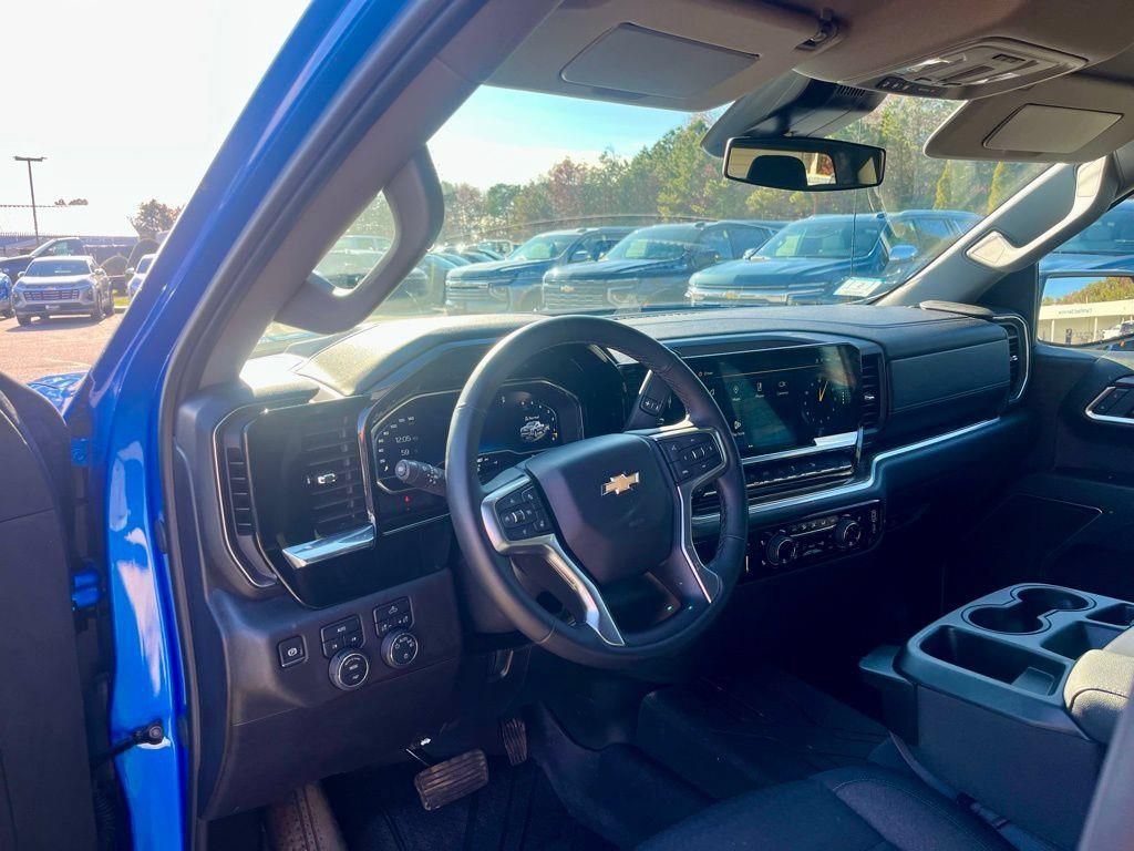 Used 2025 Chevrolet Silverado 1500 LT w/ Protection Package AWD/4WD image 10