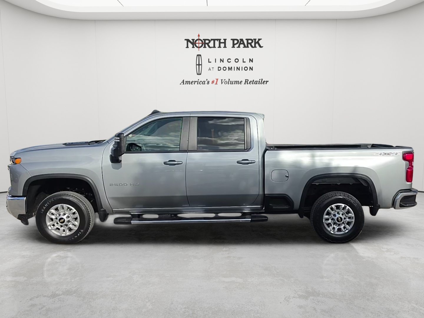 Used 2026 Chevrolet Silverado 2500 LT AWD/4WD image 2