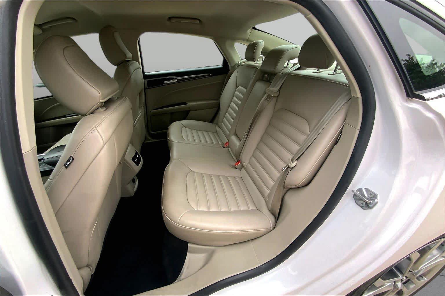 Used 2020 Ford Fusion SEL FWD image 21