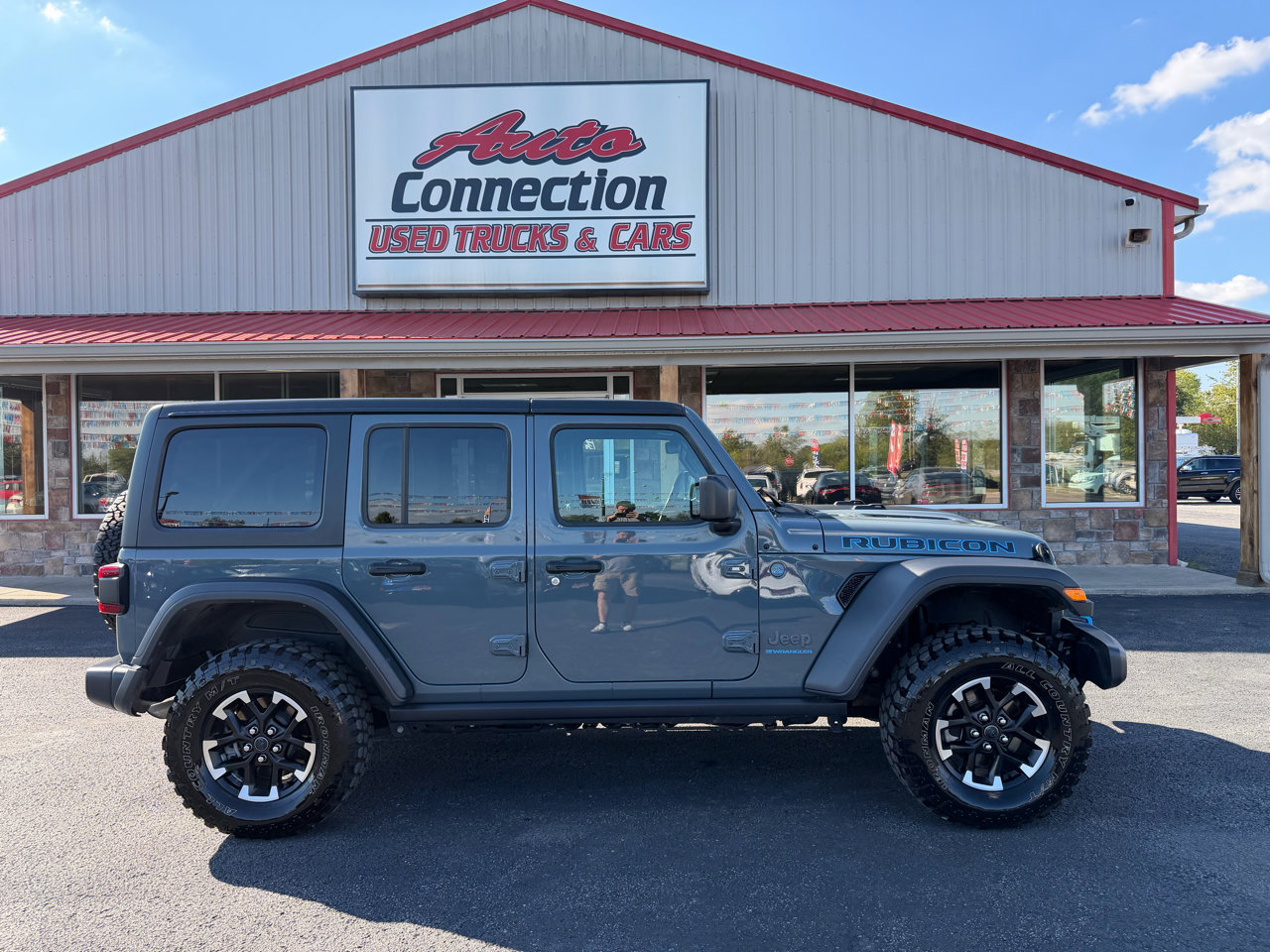 Used 2024 Jeep Wrangler Unlimited Rubicon 4xe image 3