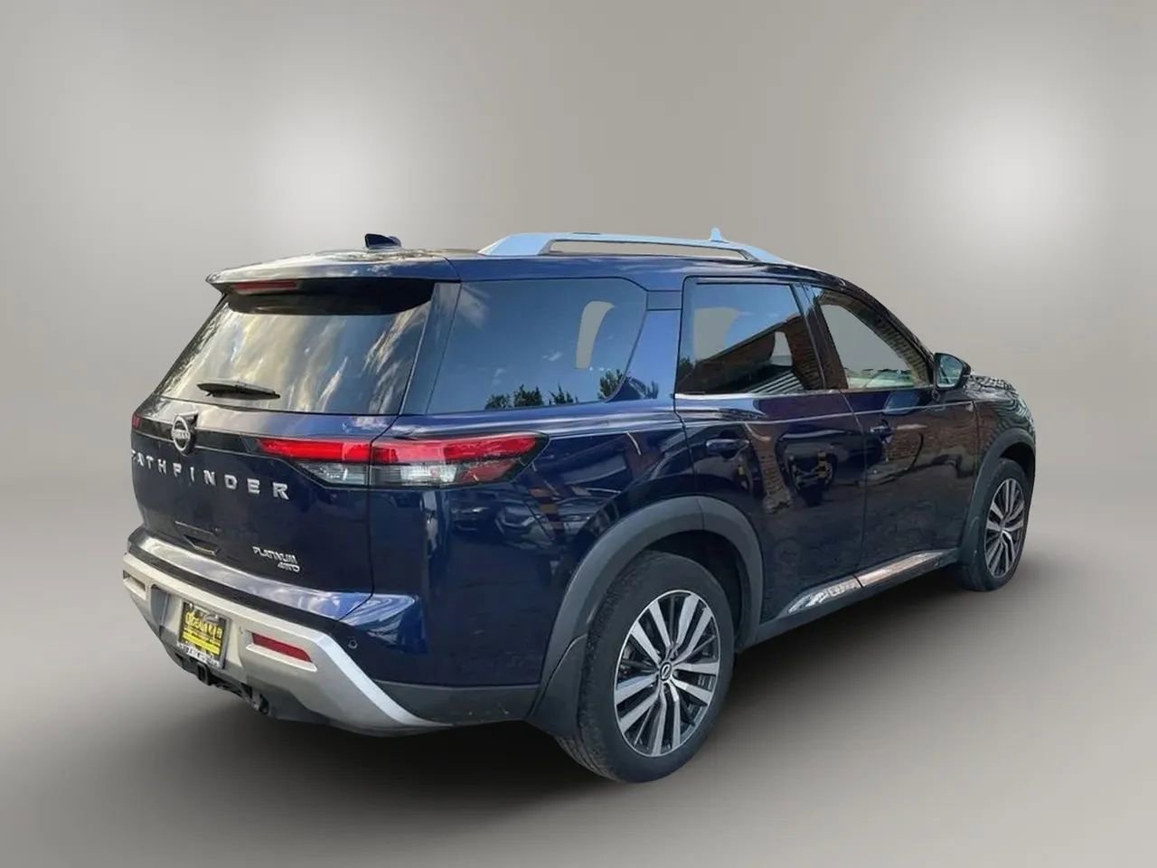 Used 2022 Nissan Pathfinder Platinum w/ Cargo Package image 5