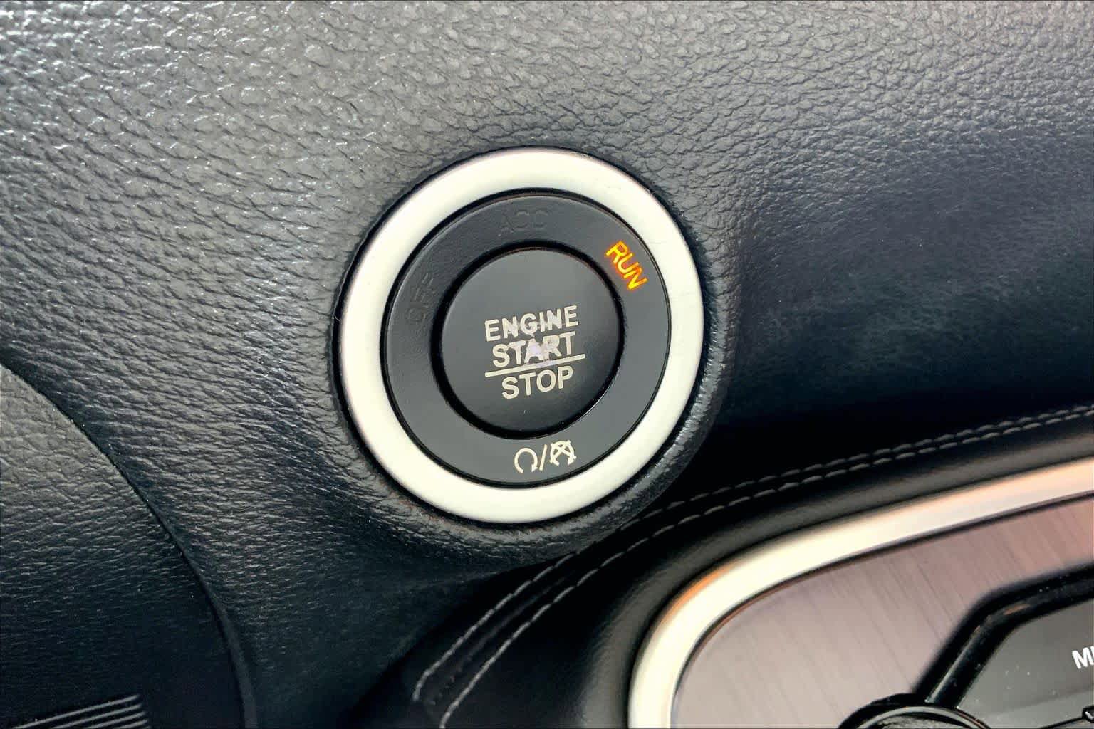 Used 2018 Dodge Challenger SXT RWD image 29