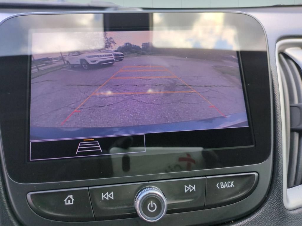 Used 2022 Chevrolet Malibu LT FWD image 26