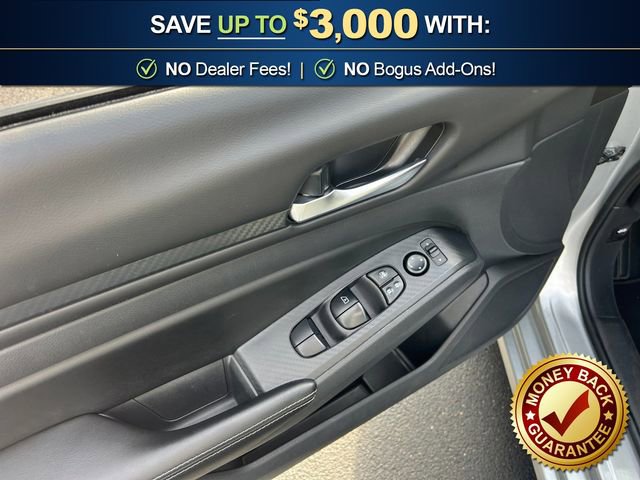 Used 2024 Nissan Altima 2.5 SV image 16