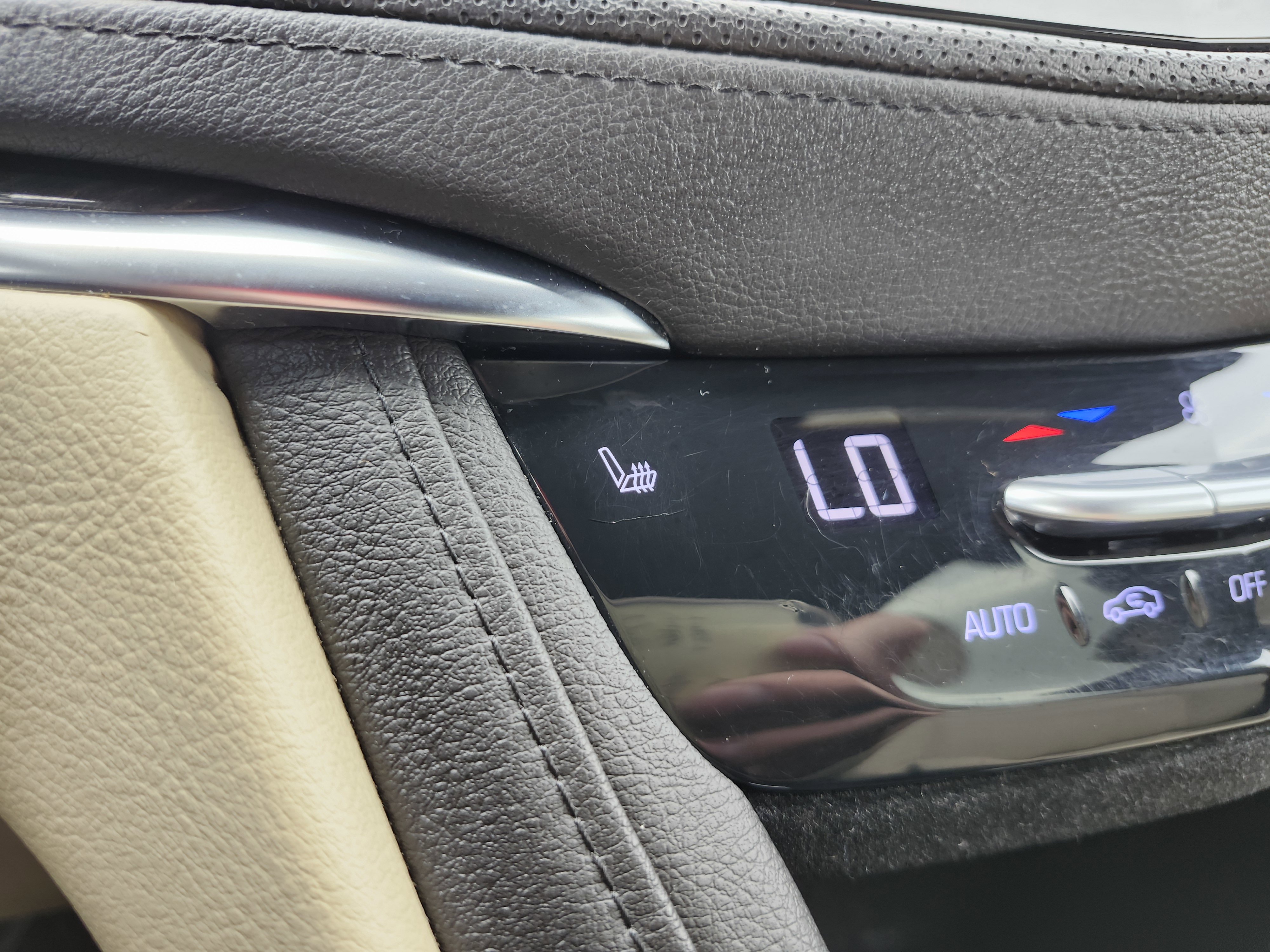 Used 2018 Cadillac XT5 AWD image 9