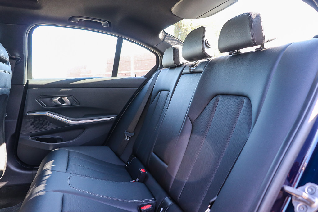 Used 2026 BMW 330i Sedan w/ M Sport Package RWD image 18