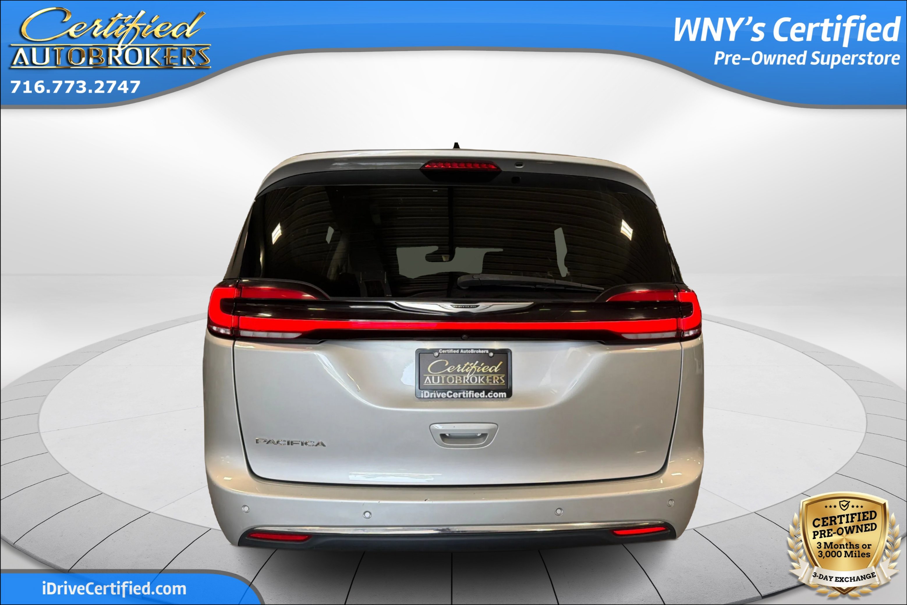 Used 2023 Chrysler Pacifica Touring-L FWD image 7