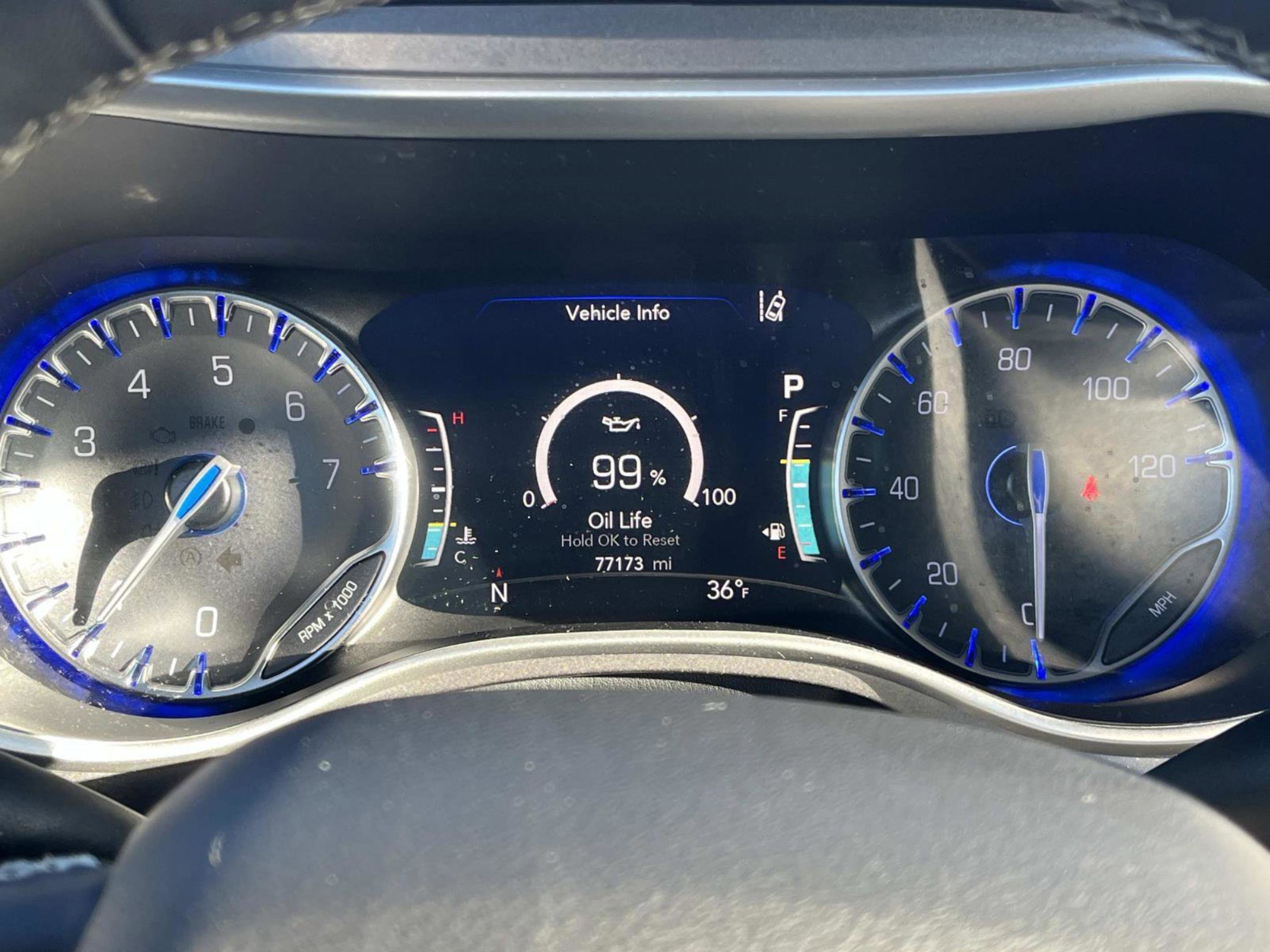 Used 2024 Chrysler Pacifica Touring-L image 42