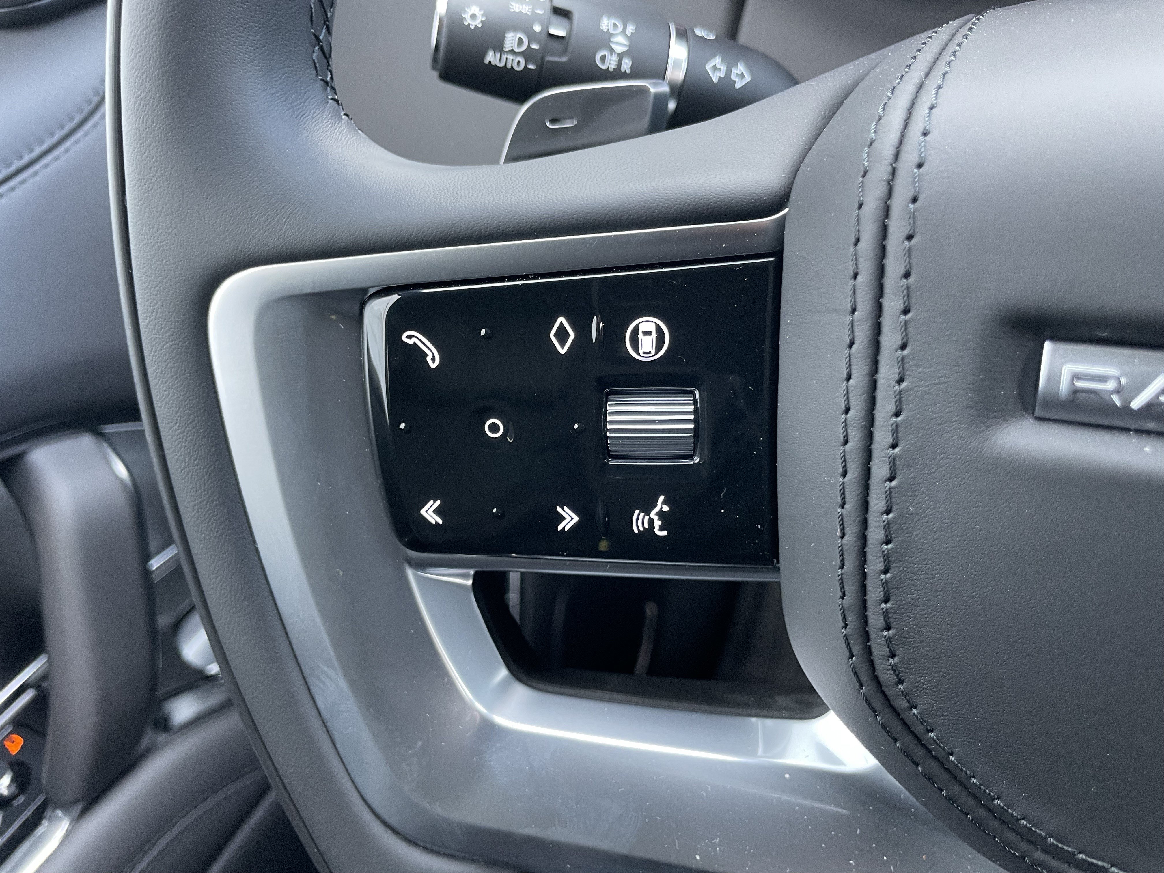 New 2026 Land Rover Range Rover SE AWD/4WD image 23