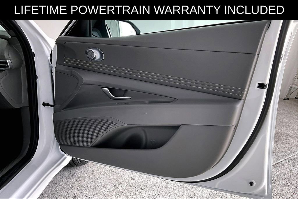Used 2025 Hyundai Elantra Sport image 19