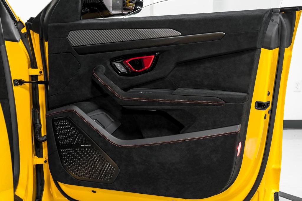 Used 2023 Lamborghini Urus Performante AWD/4WD image 45