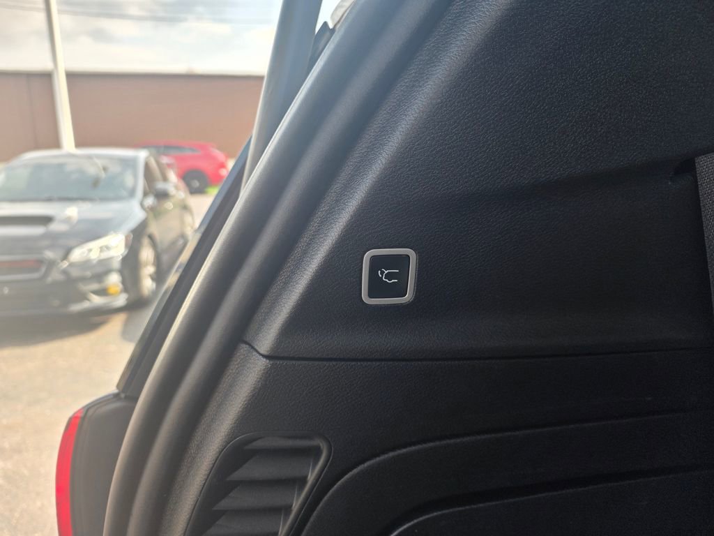 Used 2017 Chrysler Pacifica Limited w/ UConnect Theater Package image 17