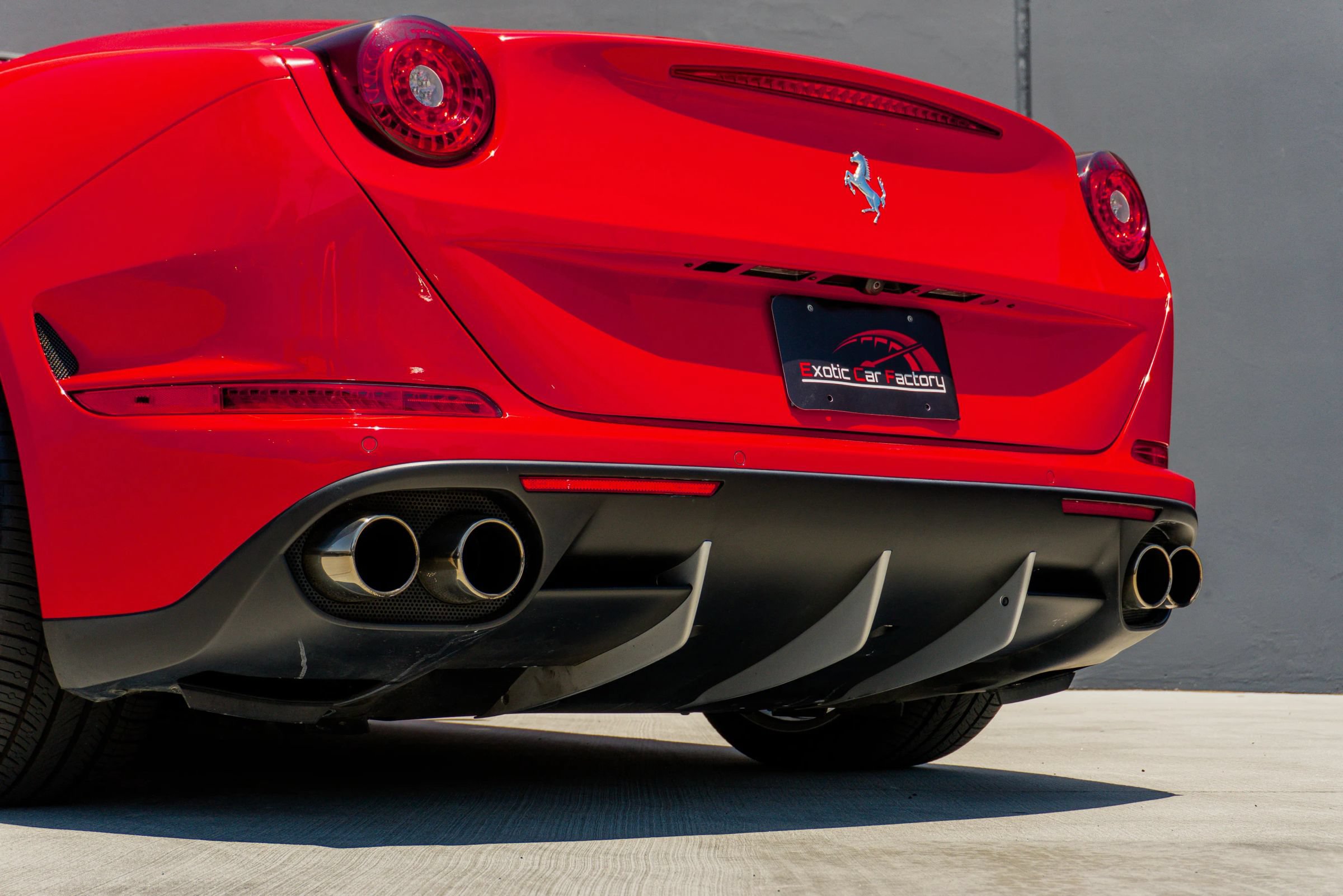 Used 2016 Ferrari California T RWD image 40